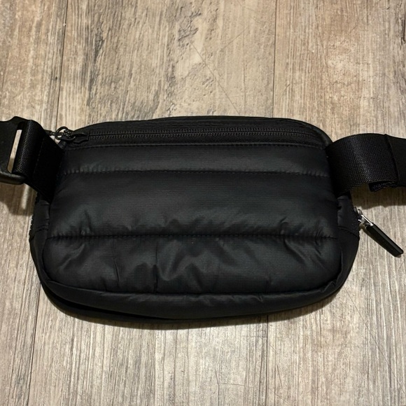 Lululemon Everywhere Belt Bag 1L  Black Wunder Puff - Picture 2 of 5